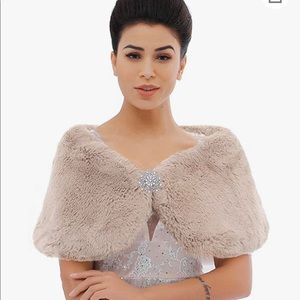 Jakawin Women’s Faux Rabbit Fur